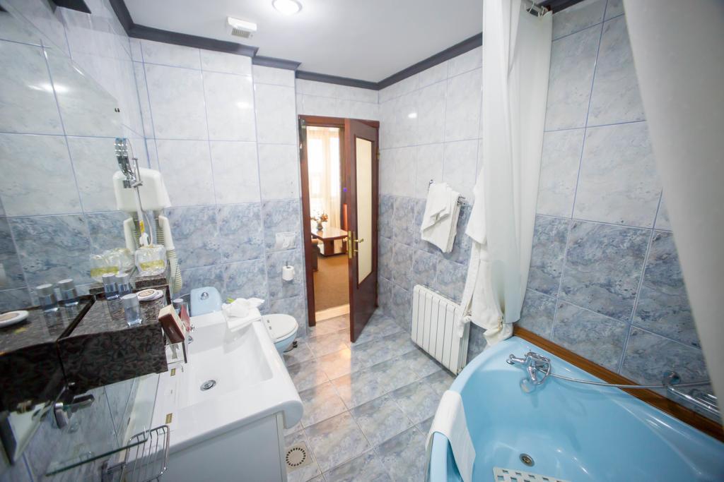 Deluxe Suite Spa Bath,219638588:JPEG